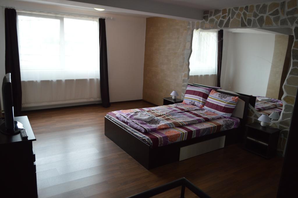 Csikos Apartment Cluj-Napoca Eksteriør bilde