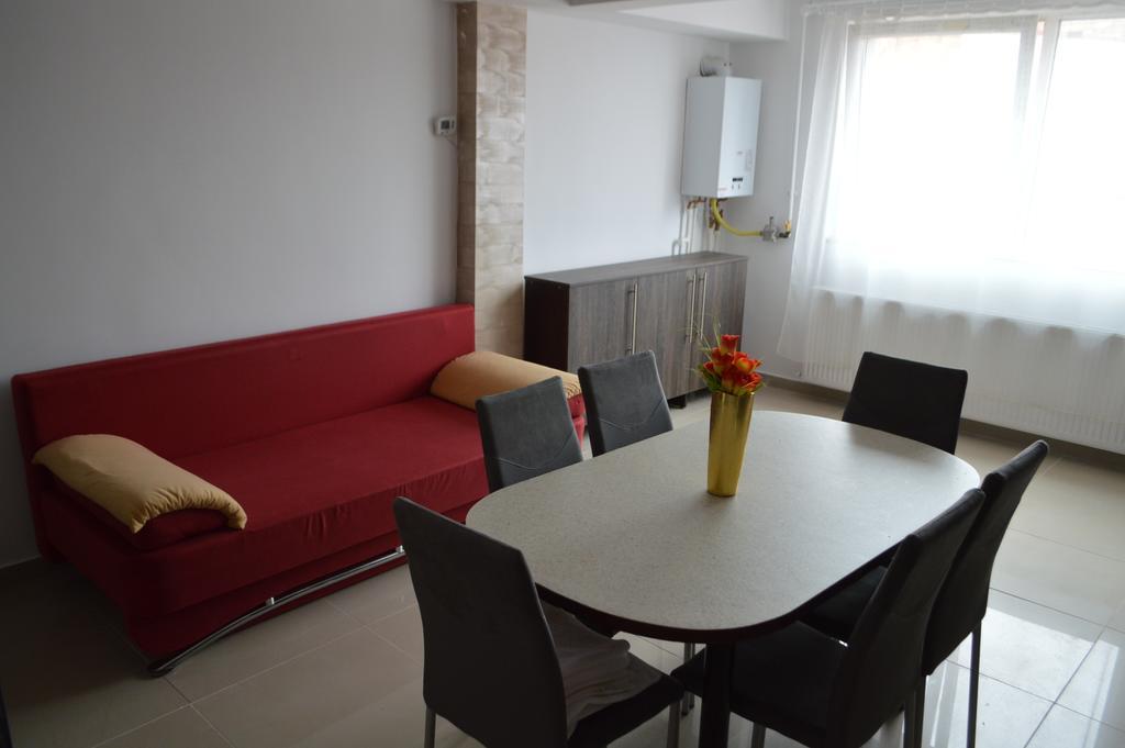 Csikos Apartment Cluj-Napoca Eksteriør bilde