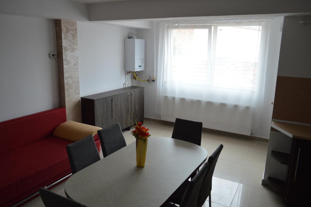 Csikos Apartment Cluj-Napoca Eksteriør bilde